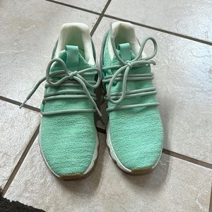 Sorel kinetic lace tennis shoes women 8 mint color